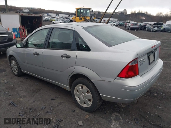 2007 Ford Focus S with VIN 1FAFP34N07W170563, listed as a IAAI auction lot 42001087 with 87,526 mi miles and . Bid and sale history available at carsss.com. Image 3.