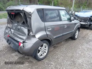2010 Kia Soul + with VIN KNDJT2A29A7147675, listed as a IAAI auction lot 41962102 with 173,862 mi miles. Bid and sale history available at carsss.com. Image 4.