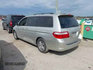 2005 Honda Odyssey EX with VIN 5FNRL38415B039809, listed as a IAAI auction lot 41884459 with 231,258 mi miles. Bid and sale history available at carsss.com. Image 3.