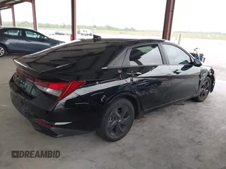 2022 Hyundai Elantra SEL z VIN KMHLM4AG5NU353950, wystawiony jako IAAI lot #42163270 z przebiegiem 30 362 mil mil oraz . Historia ofert i sprzedaży dostępna na DreamBid. Obrazek 4.