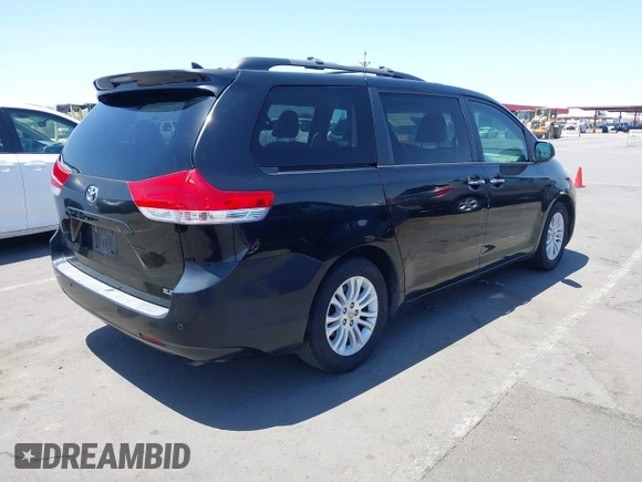 2012 Toyota Sienna XLE AAS z VIN 5TDYK3DC0CS268826, wystawiony jako IAAI lot #42317442 z przebiegiem 225 973 mil mil oraz . Historia ofert i sprzedaży dostępna na DreamBid. Obrazek 4.