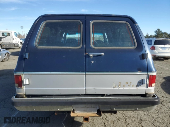 1991 Chevrolet Suburban z VIN 1GNGV26K1MF104219, wystawiony jako Copart lot #87527045 z przebiegiem 189 345 mil mil oraz Czysty tytuł • Clean title. Historia ofert i sprzedaży dostępna na DreamBid. Obrazek 6.