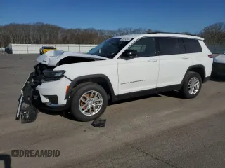 2023 Jeep Grand Cherokee Laredo z VIN 1C4RJJAG4P8901647, wystawiony jako Copart lot #54049335 z przebiegiem 46 828 mil mil oraz Czysty tytuł • Clean title. Historia ofert i sprzedaży dostępna na DreamBid. Obrazek 1.