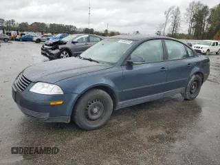 2004 Volkswagen Passat GL z VIN WVWMD63B74P192522, wystawiony jako Copart lot #84493224 z przebiegiem 137 689 mil mil oraz Szkoda całkowita • Salvage title. Historia ofert i sprzedaży dostępna na DreamBid. Obrazek 1.