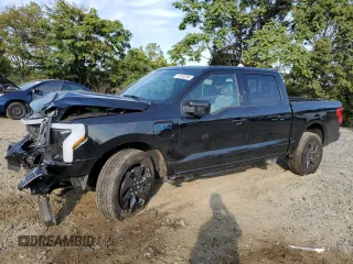 2024 Ford F-150 Lightning Lariat z VIN 1FT6W5L73RWG03162, wystawiony jako Copart lot #71613234 z przebiegiem 1 651 mil mil oraz Szkoda całkowita • Salvage title. Historia ofert i sprzedaży dostępna na DreamBid. Obrazek 1.