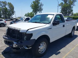 2014 Ford F-150 XL с VIN 1FTMF1CM8EKD06735, выставлен на аукционе IAAI как лот 42321905 с пробегом 135 379 миль миль и . История ставок и продаж доступна на DreamBid. Изображение 2.