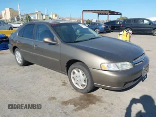 1999 Nissan Altima XE z VIN 1N4DL01D8XC228028, wystawiony jako IAAI lot #42534140 z przebiegiem 158 634 mil mil oraz . Historia ofert i sprzedaży dostępna na DreamBid. Obrazek 1.