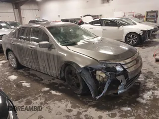 2010 Ford Fusion SE z VIN 3FAHP0HA4AR336365, wystawiony jako IAAI lot #41581107 z przebiegiem 213 774 mil mil oraz . Historia ofert i sprzedaży dostępna na DreamBid. Obrazek 1.