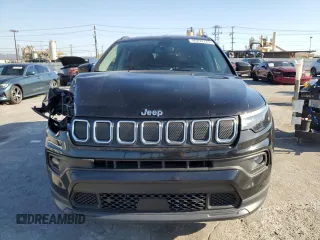 2022 Jeep Compass Latitude with VIN 3C4NJDBB6NT151038, listed as a Copart auction lot 46292775 with 29,912 mi miles and Salvage Title. Bid and sale history available at DreamBid. Image 5.