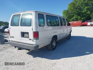 2004 Ford Econoline Passenger XL with VIN 1FBSS31L04HB18896, listed as a IAAI auction lot 42038029 with 252,825 mi miles. Bid and sale history available at carsss.com. Image 4.
