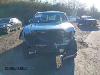 2017 Toyota Tacoma SR z VIN 5TFSX5EN9HX057404, wystawiony jako IAAI lot #40831578 z przebiegiem 91 434 mil mil oraz . Historia ofert i sprzedaży dostępna na DreamBid. Obrazek 12.