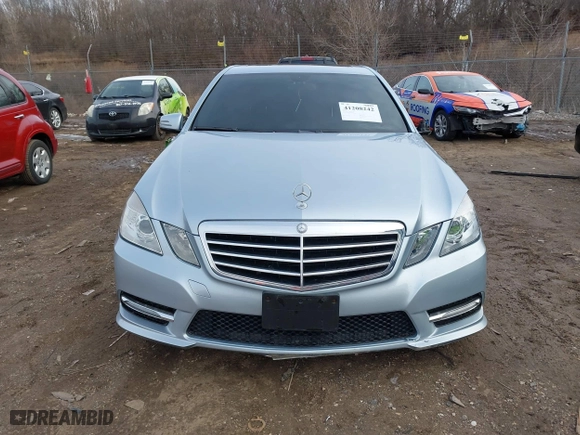 2013 Mercedes-Benz E-Class E 350 Luxury with VIN WDDHF8JB5DA678944, listed as a IAAI auction lot 41208242 with 101,834 mi miles. Bid and sale history available at carsss.com. Image 12.