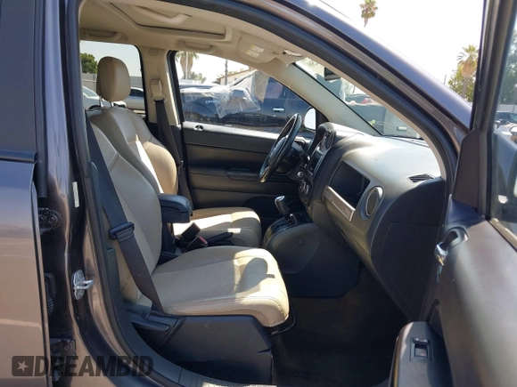 2016 Jeep Compass Sport SE z VIN 1C4NJDBBXGD729747, wystawiony jako IAAI lot #42642509 z przebiegiem 157 774 mil mil oraz . Historia ofert i sprzedaży dostępna na DreamBid. Obrazek 5.