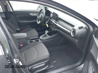 2023 Kia Forte LXS z VIN 3KPF24AD1PE615848, wystawiony jako IAAI lot #42296751 z przebiegiem 31 179 mil mil oraz . Historia ofert i sprzedaży dostępna na DreamBid. Obrazek 5.