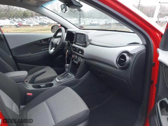 2020 Hyundai Kona SE with VIN KM8K1CAA2LU486477, listed as a IAAI auction lot 41529157 with 59,599 mi miles. Bid and sale history available at carsss.com. Image 5.