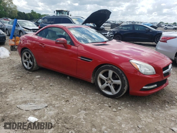 2015 Mercedes-Benz SLK 250 с VIN WDDPK4HA2FF097422, выставлен на аукционе Copart как лот 53867665 с пробегом 106 390 миль миль и Списание • Salvage title. История ставок и продаж доступна на DreamBid. Изображение 4.