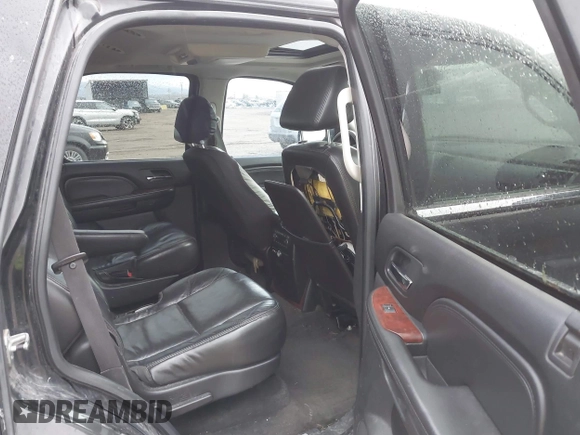 2007 Cadillac Escalade z VIN 1GYFK63837R335391, wystawiony jako IAAI lot #41841549 z przebiegiem 242 187 mil mil oraz . Historia ofert i sprzedaży dostępna na DreamBid. Obrazek 8.