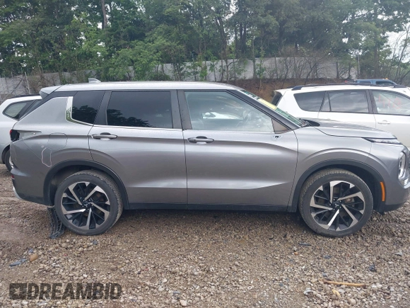 2022 Mitsubishi Outlander SE with VIN JA4J4UA8XNZ013789, listed as a IAAI auction lot 42572318 with 47,467 mi miles and . Bid and sale history available at DreamBid. Image 14.