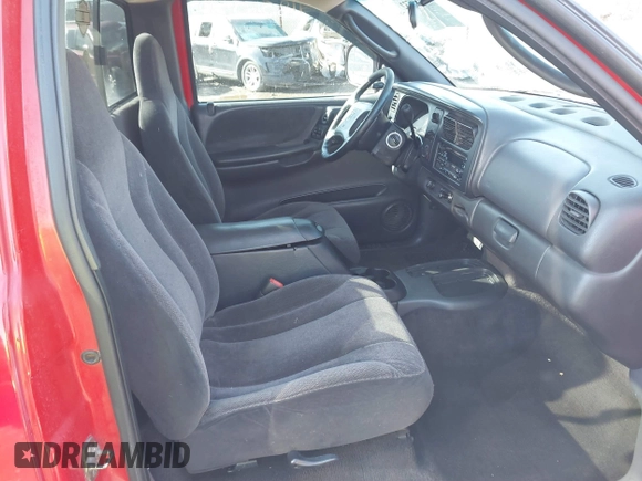 2000 Dodge Dakota SLT with VIN 1B7GL26Z6YS766872, listed as a IAAI auction lot 41854532 with 199,430 mi miles and . Bid and sale history available at DreamBid. Image 5.