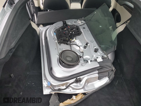 2024 Tesla Model S z VIN 5YJSA1E53RF542174, wystawiony jako Copart lot #55063885 z przebiegiem 4 751 mil mil oraz Szkoda całkowita • Salvage title. Historia ofert i sprzedaży dostępna na DreamBid. Obrazek 12.