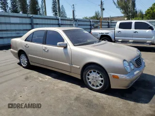 2000 Mercedes-Benz E 320 with VIN WDBJF65J4YB060708, listed as a Copart auction lot 54981615 with 71,036 mi miles and Clean Title. Bid and sale history available at DreamBid. Image 4.