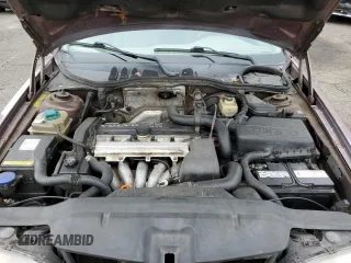 1998 Volvo V70 XC Cross Country z VIN YV1LZ5647W2430321, wystawiony jako Copart lot #85701174 z przebiegiem 205 873 mil mil oraz Szkoda całkowita • Salvage title. Historia ofert i sprzedaży dostępna na DreamBid. Obrazek 12.