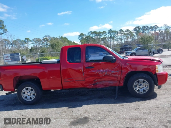 2007 Chevrolet Silverado 1500 LT w/1LT with VIN 2GCEC19C671599730, listed as a IAAI auction lot 41640569 with 192,835 mi miles. Bid and sale history available at carsss.com. Image 13.