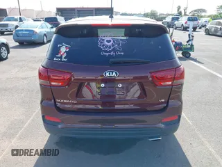 2019 Kia Sorento LX z VIN 5XYPG4A58KG565461, wystawiony jako IAAI lot #42099618 z przebiegiem 42 574 mil mil oraz . Historia ofert i sprzedaży dostępna na DreamBid. Obrazek 16.