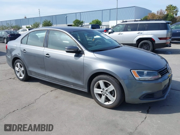 2012 Volkswagen Jetta TDI w/Premium & Nav с VIN 3VWLL7AJ2CM386214, выставлен на аукционе IAAI как лот 42286880 с пробегом 157 185 миль миль и . История ставок и продаж доступна на DreamBid. Изображение 1.