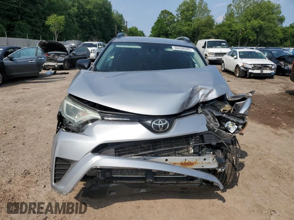 2017 Toyota RAV4 LE z VIN 2T3BFREVXHW599125, wystawiony jako Copart lot #60498995 z przebiegiem 119 575 mil mil oraz Szkoda całkowita • Salvage title. Historia ofert i sprzedaży dostępna na DreamBid. Obrazek 5.