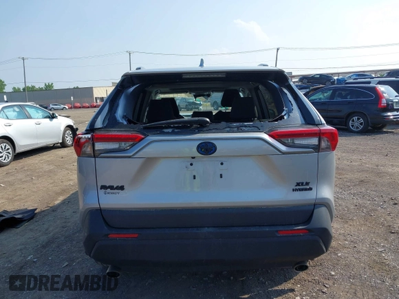 2020 Toyota RAV4 Hybrid XLE z VIN 2T3RWRFVXLW054810, wystawiony jako IAAI lot #42411211 z przebiegiem 94 523 mil mil oraz . Historia ofert i sprzedaży dostępna na DreamBid. Obrazek 16.