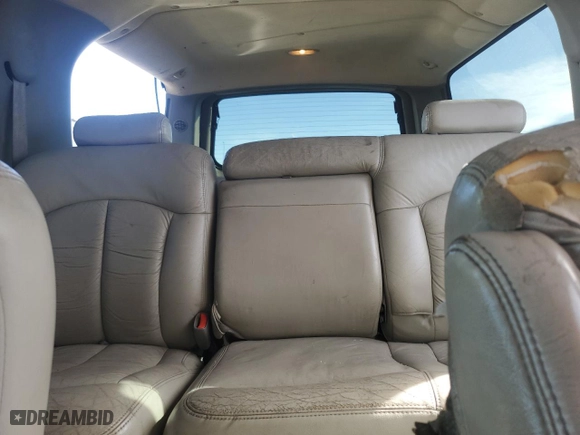 2000 Chevrolet Suburban LS with VIN 3GNEC16T0YG166344, listed as a Copart auction lot 46359325 with 210,455 mi miles and Clean Title. Bid and sale history available at carsss.com. Image 10.