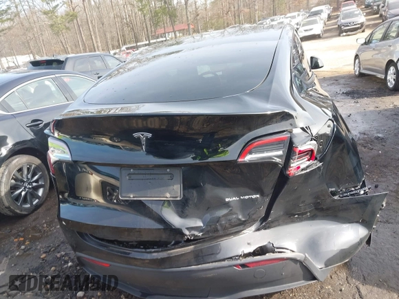 2023 Tesla Model Y Long Range z VIN 7SAYGAEE5PF603128, wystawiony jako IAAI lot #41328797 z przebiegiem 63 527 mil mil oraz . Historia ofert i sprzedaży dostępna na DreamBid. Obrazek 16.