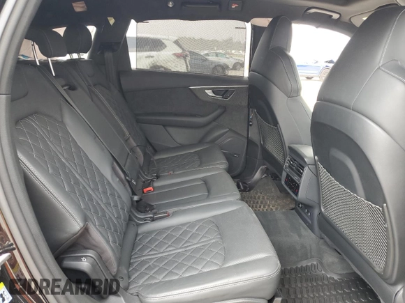 2020 Audi SQ7 z VIN WA1VWAF79LD013335, wystawiony jako Copart lot #56011584 z przebiegiem 35 173 mil mil oraz Szkoda całkowita • Salvage title. Historia ofert i sprzedaży dostępna na DreamBid. Obrazek 11.