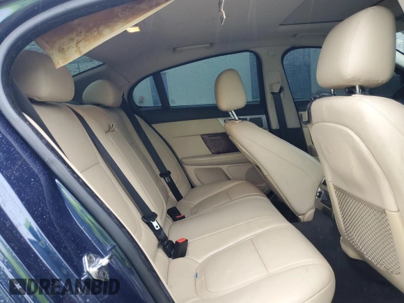 2012 Jaguar XF z VIN SAJWA0FB3CLS49929, wystawiony jako Copart lot #43724565 z przebiegiem 103 457 mil mil oraz Szkody całkowita. Historia ofert i sprzedaży dostępna na DreamBid. Obrazek 11.