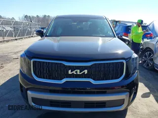 2023 Kia Telluride LX z VIN 5XYP2DGC2PG394637, wystawiony jako IAAI lot #41697582 z przebiegiem 19 836 mil mil oraz . Historia ofert i sprzedaży dostępna na DreamBid. Obrazek 12.