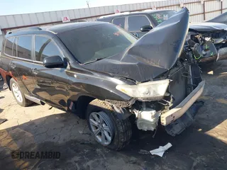 2012 Toyota Highlander z VIN 5TDZK3EH5CS083041, wystawiony jako IAAI lot #41996114 z przebiegiem 178 677 mil mil oraz . Historia ofert i sprzedaży dostępna na DreamBid. Obrazek 1.