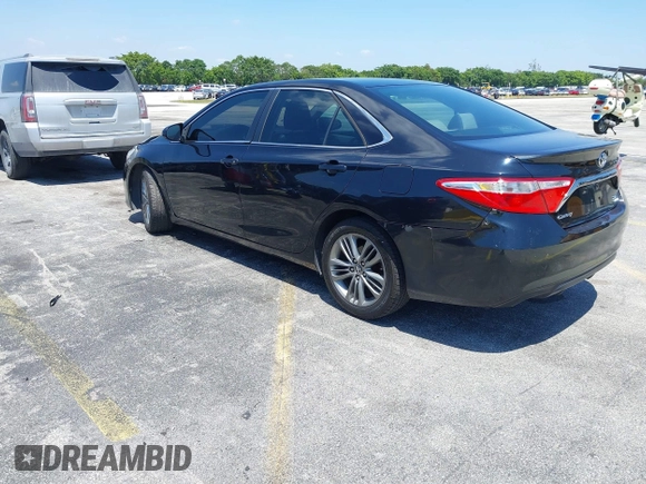 2015 Toyota Camry XLE with VIN 4T1BF1FK1FU072635, listed as a IAAI auction lot 42145826 with 101,633 mi miles. Bid and sale history available at carsss.com. Image 3.