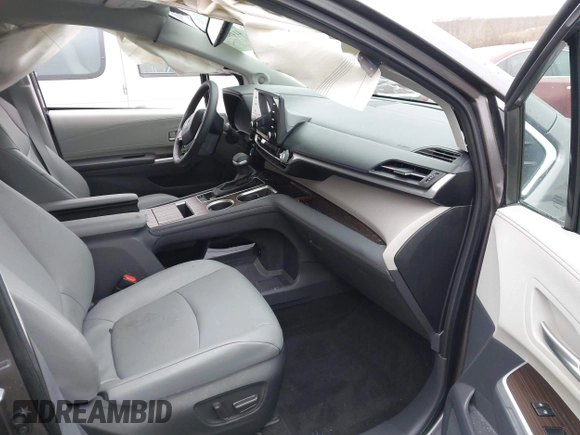 2024 Toyota Sienna XLE with VIN 5TDJSKFC8RS134633, listed as a IAAI auction lot 41498598 with 9,689 mi miles and . Bid and sale history available at DreamBid. Image 5.