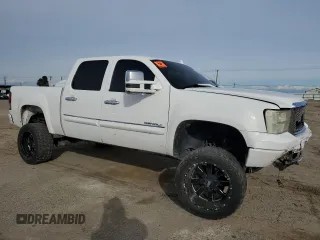 2007 GMC Sierra Denali z VIN 2GTEK638171644352, wystawiony jako Copart lot #44803455 z przebiegiem 202 481 mil mil oraz Szkody całkowita. Historia ofert i sprzedaży dostępna na DreamBid. Obrazek 4.