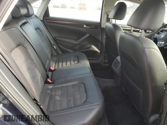 2015 Volkswagen Passat SEL Premium z VIN 1VWCV7A31FC027860, wystawiony jako Copart lot #56521435 z przebiegiem 171 702 mil mil oraz Czysty tytuł • Clean title. Historia ofert i sprzedaży dostępna na DreamBid. Obrazek 10.
