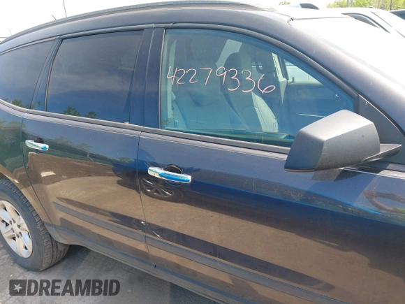 2015 Chevrolet Traverse LS z VIN 1GNKRFED1FJ152781, wystawiony jako IAAI lot #42279336 z przebiegiem 131 491 mil mil oraz . Historia ofert i sprzedaży dostępna na DreamBid. Obrazek 13.