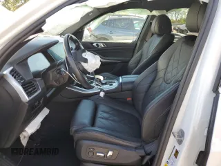 2023 BMW X5 xDrive45e z VIN 5UXTA6C02P9P99227, wystawiony jako Copart lot #50364625 z przebiegiem Nie podano mil oraz Szkoda całkowita • Salvage title. Historia ofert i sprzedaży dostępna na DreamBid. Obrazek 7.