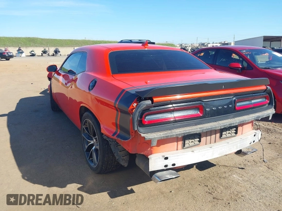 2016 Dodge Challenger R/T Scat Pack z VIN 2C3CDZFJ2GH345692, wystawiony jako IAAI lot #41686233 z przebiegiem 120 723 mil mil oraz . Historia ofert i sprzedaży dostępna na DreamBid. Obrazek 3.