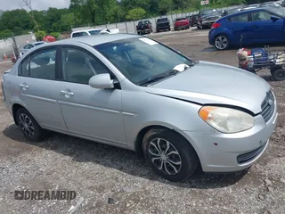2008 Hyundai Accent GLS z VIN KMHCN46CX8U191823, wystawiony jako IAAI lot #42270245 z przebiegiem 242 852 mil mil oraz . Historia ofert i sprzedaży dostępna na DreamBid. Obrazek 1.