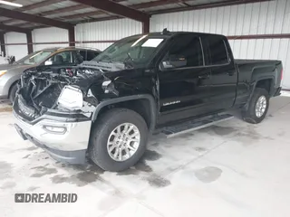 2017 GMC Sierra 1500 SLE z VIN 1GTV2MEC2HZ324763, wystawiony jako IAAI lot #42234082 z przebiegiem 106 984 mil mil oraz . Historia ofert i sprzedaży dostępna na DreamBid. Obrazek 2.