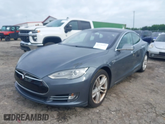 2013 Tesla Model S с VIN 5YJSA1CN4DFP26552, выставлен на аукционе IAAI как лот 42370183 с пробегом Не указан миль и . История ставок и продаж доступна на DreamBid. Изображение 19.