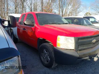 2007 Chevrolet Silverado 1500 LT w/1LT with VIN 2GCEC19C071573513, listed as a IAAI auction lot 41638275 with 110,062 mi miles. Bid and sale history available at carsss.com. Image 13.