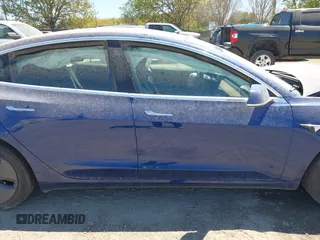 2020 Tesla Model 3 Standard Range Plus z VIN 5YJ3E1EA2LF739866, wystawiony jako IAAI lot #41842179 z przebiegiem 70 089 mil mil oraz . Historia ofert i sprzedaży dostępna na DreamBid. Obrazek 12.
