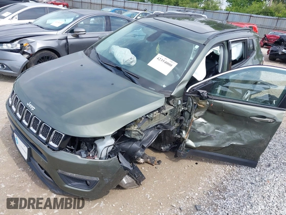 2018 Jeep Compass Latitude z VIN 3C4NJDBB8JT184990, wystawiony jako IAAI lot #42354000 z przebiegiem 77 444 mil mil oraz . Historia ofert i sprzedaży dostępna na DreamBid. Obrazek 18.
